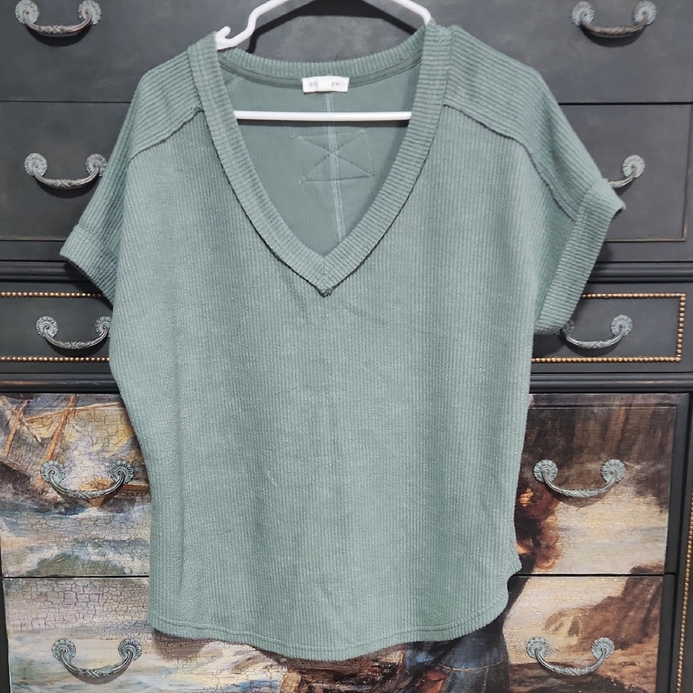 Blu Pepper Sage Green Short Sleeve V-Neck Ribbed Top